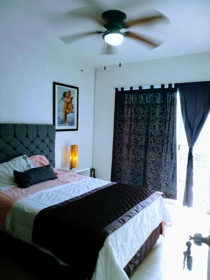 Mundo House Cancun Bed and Breakfast