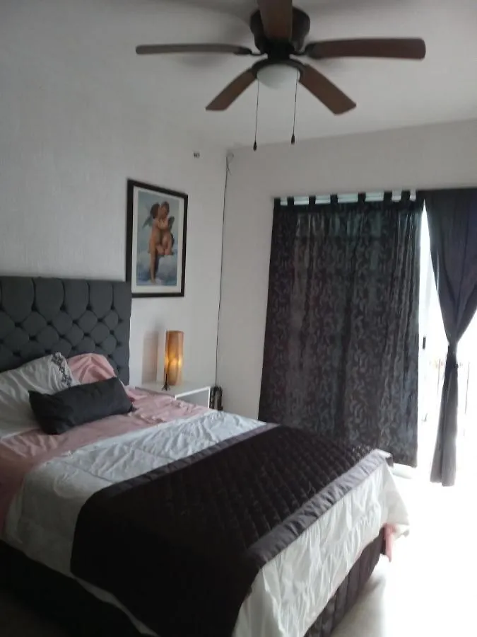 Mundo House Cancun Bed and Breakfast